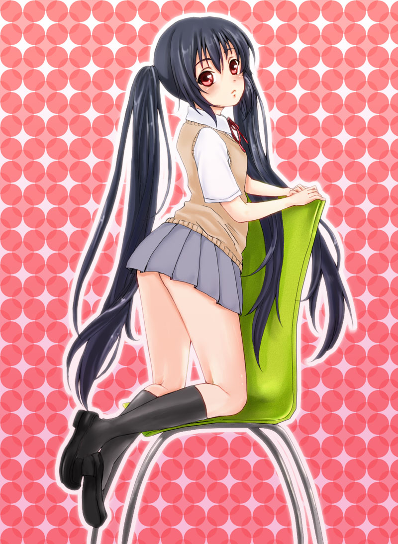 bad_id bad_pixiv_id black_hair chair k-on! long_hair looking_back nakano_azusa red_eyes school_uniform solo tomato_(yzlmn) twintails
