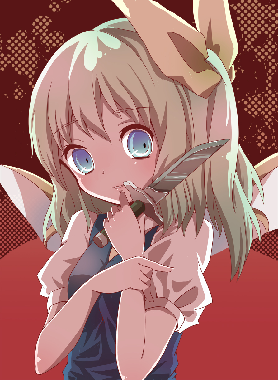 bad_id bad_pixiv_id blue_eyes bow daiyousei green_hair hair_bow highres knife kuromame_(8gou) looking_at_viewer short_hair side_ponytail simple_background solo touhou upper_body weapon yandere