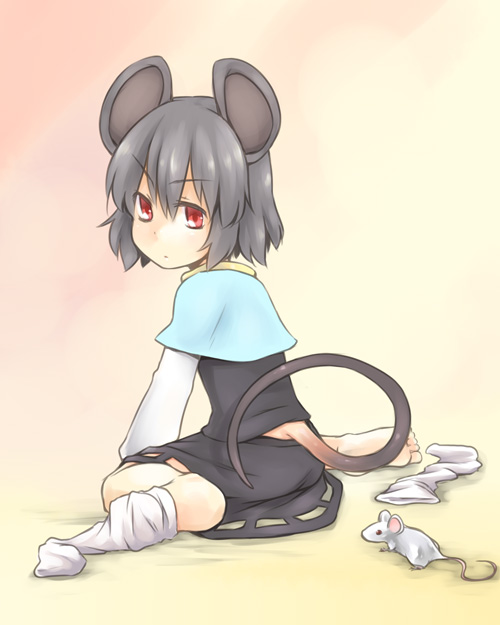 animal_ears barefoot capelet dra grey_hair looking_back mouse mouse_ears mouse_tail nazrin no_shoes red_eyes shirt short_hair sitting skirt skirt_set sock_dangle sock_pull socks_removed solo tail touhou wariza