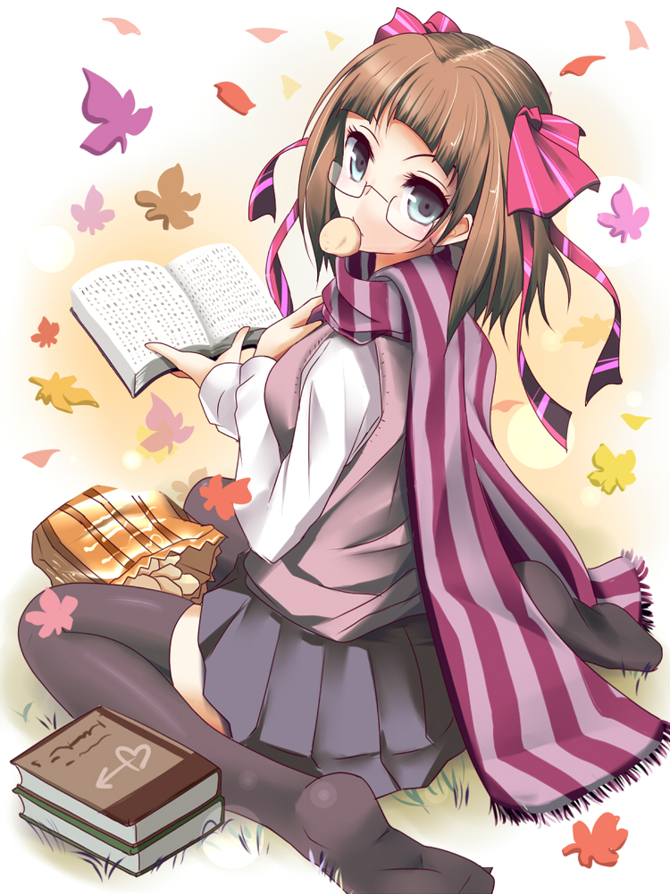 amami_haruka autumn bespectacled black_legwear book brown_hair chips food glasses green_eyes hair_ribbon idolmaster idolmaster_(classic) idolmaster_2 leaf mouth_hold natsu_(anta_tte_hitoha) pleated_skirt potato_chips ribbon scarf sitting skirt solo striped striped_scarf sweater_vest thighhighs vertical_stripes wariza