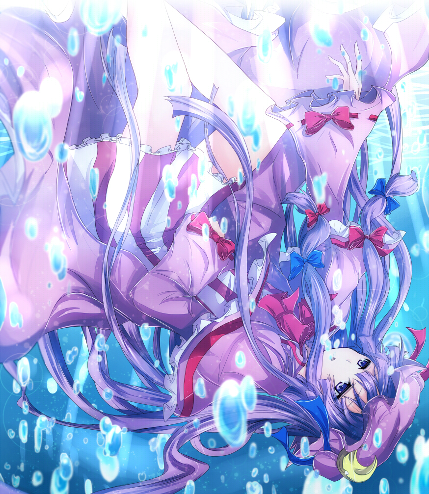 bow bubble crescent hair_bow hat light_rays long_hair patchouli_knowledge purple_eyes purple_hair ram_hachimin solo sunbeam sunlight touhou underwater upside-down very_long_hair water