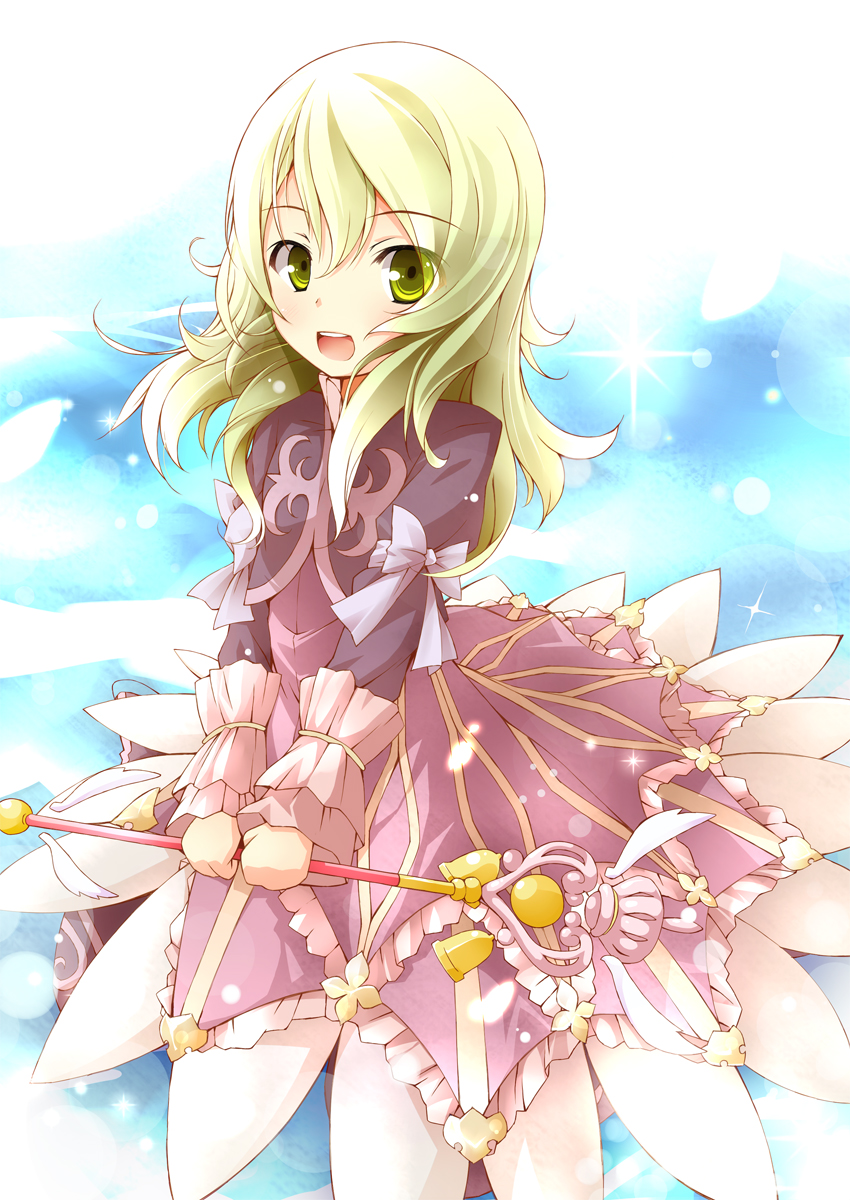 blonde_hair bow dress elize_lutus frills green_eyes highres kanzaki_sora light_particles long_hair md5_mismatch ribbon smile solo sparkle tales_of_(series) tales_of_xillia wand