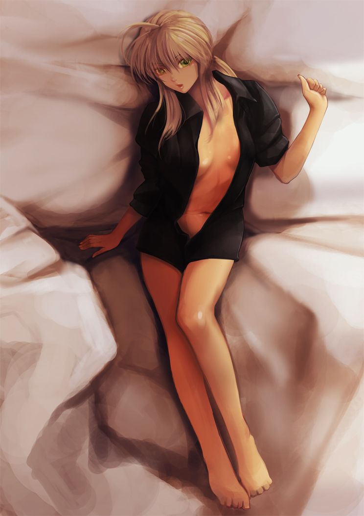 artarchanime artoria_pendragon_(all) bad_id bad_pixiv_id bed blonde_hair dress_shirt fate/zero fate_(series) green_eyes long_hair lying open_mouth ponytail saber shirt sleeves_rolled_up solo