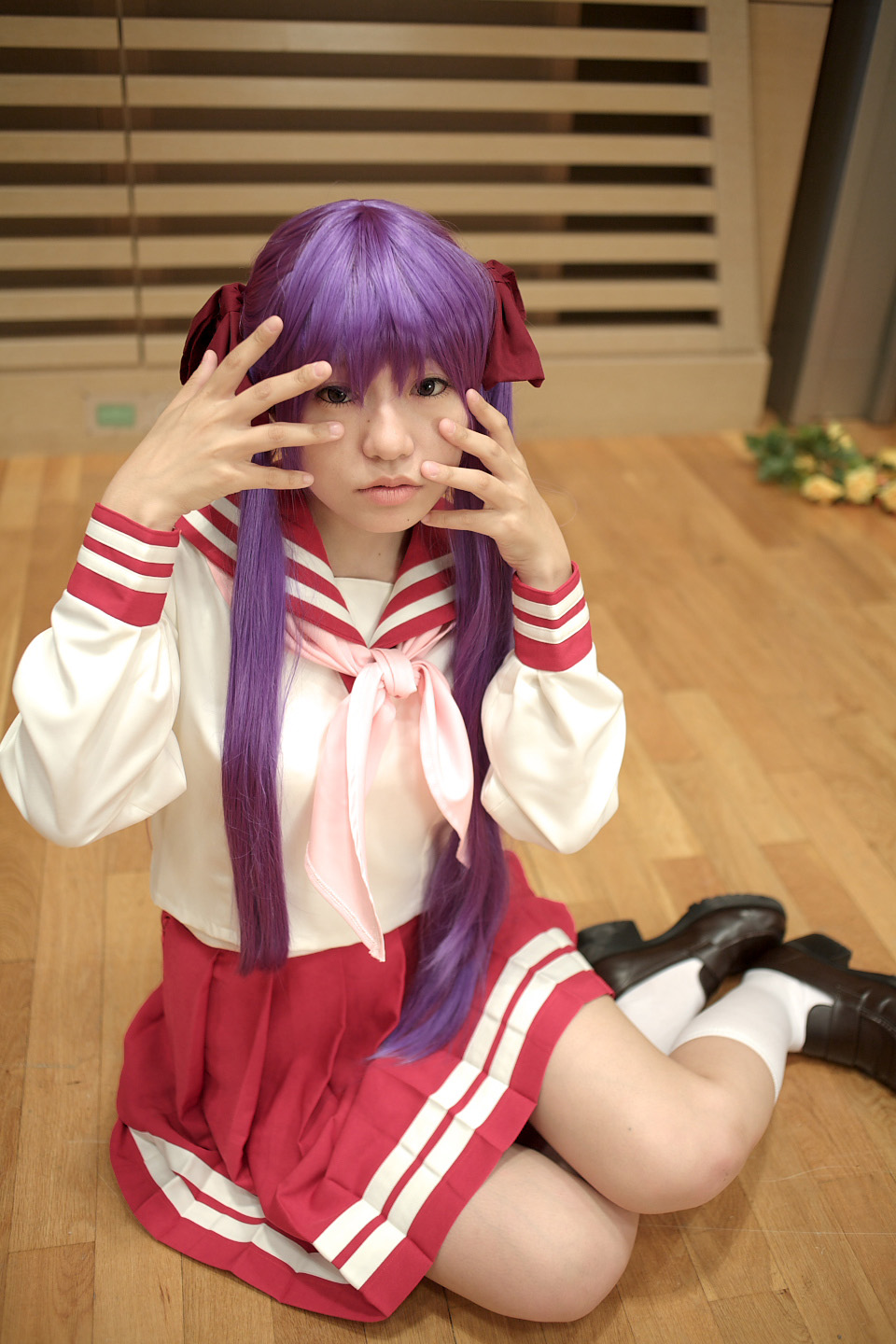 cosplay footwear hair_ribbon hair_ribbons highres hiiragi_kagami lucky_star naito photo purple_hair ribbon sailor sailor_uniform school_uniform serafuku socks twintails