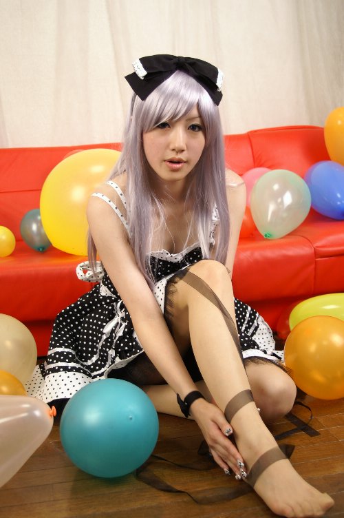 1girl balloon balloons bow cosplay couch dress hair_bow hairbow photo red_upholstery ribbon saya saya_(cosplayer) silver_hair sitting