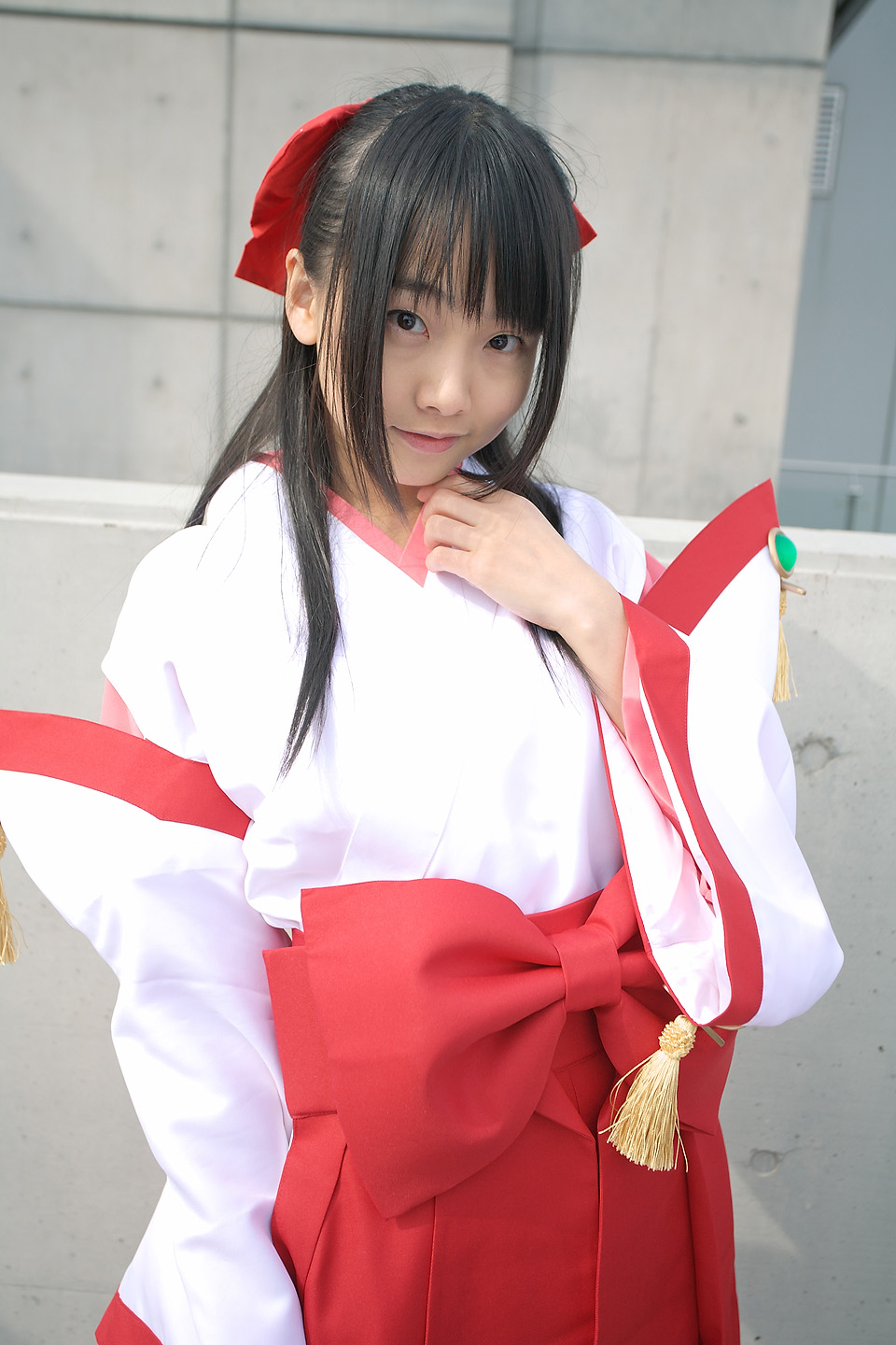 bow cosplay hair_bow hairbow highres japanese_clothes kannazuki_no_miko kurusugawa_himeko matsunaga_ayaka miko photo