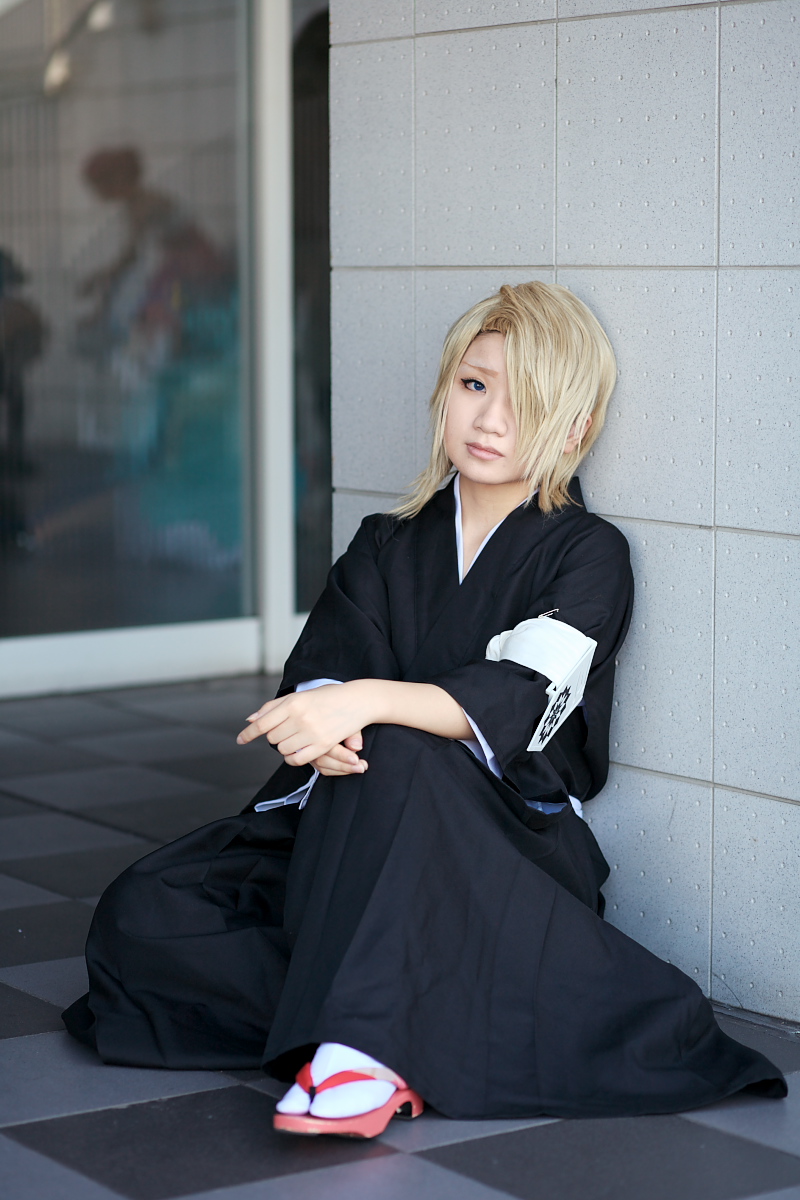 bleach blonde_hair cosplay highres kira_izuru momoneko_haru photo