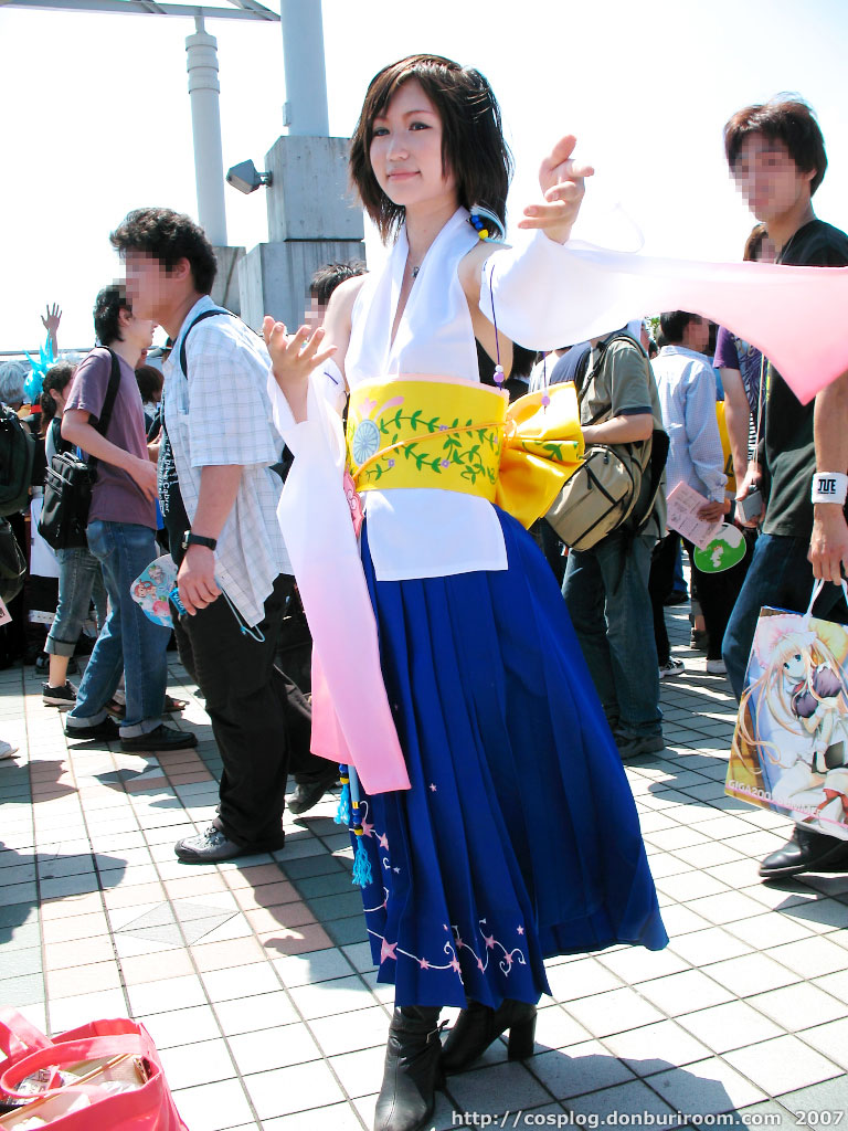 boots cosplay detached_sleeves final_fantasy final_fantasy_x photo robe robes saeki_tsukahisa yuna