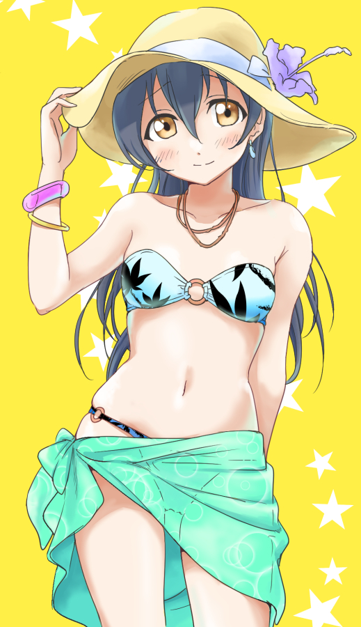 1girl arm_up bangs bikini blue_hair blush bracelet closed_mouth collarbone commentary_request cowboy_shot earrings eyebrows_visible_through_hair hair_between_eyes hand_on_headwear hat holding holding_hat jewelry long_hair looking_at_viewer love_live! love_live!_school_idol_project necklace o-ring o-ring_bikini o-ring_bottom o-ring_top sarong simple_background smile solo sonoda_umi standing star sun_hat swimsuit tetopetesone yellow_background yellow_eyes