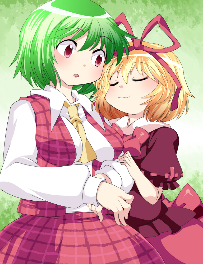 :3 ascot bad_id bad_pixiv_id blonde_hair blush closed_eyes green_background green_hair hair_ribbon hammer_(sunset_beach) imminent_kiss kazami_yuuka long_sleeves medicine_melancholy multiple_girls open_mouth puffy_sleeves red_eyes ribbon short_hair short_sleeves touhou