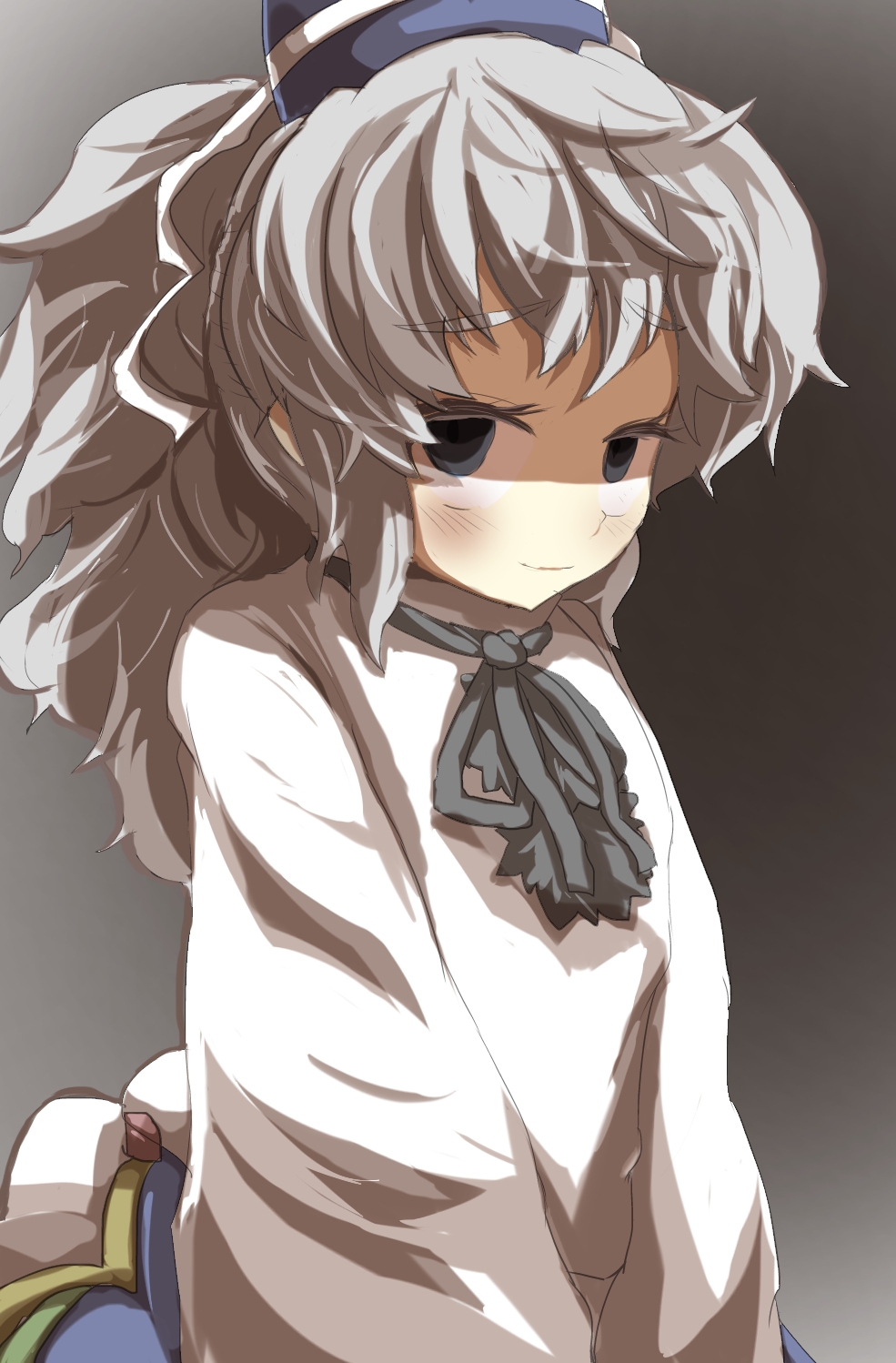 blush commentary gaoo_(frpjx283) gradient gradient_background grey_eyes grey_hair hat highres japanese_clothes kariginu light_smile long_hair long_sleeves looking_at_viewer mononobe_no_futo ponytail smile solo tate_eboshi touhou v_arms