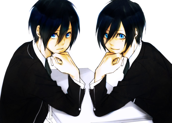 bad_id bad_pixiv_id black_hair blue_eyes blue_hair bow cosplay male_focus mochizuki_ryouji multiple_boys okitdo persona persona_3 ribbon school_uniform simple_background smile yuuki_makoto yuuki_makoto_(cosplay)