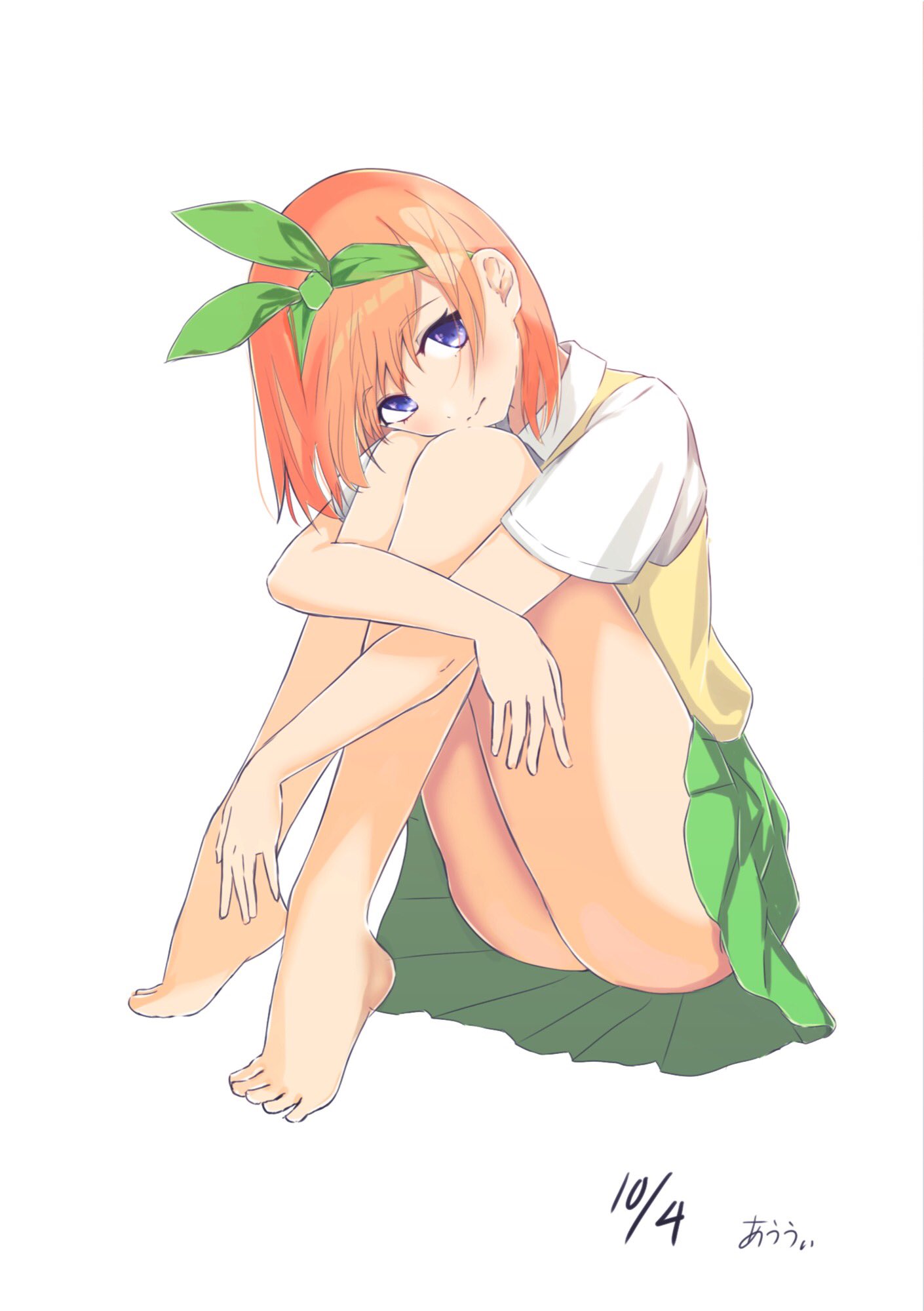 1girl auui bare_legs barefoot blue_eyes go-toubun_no_hanayome green_skirt hair_behind_ear hair_ribbon head_on_knees highres hugging_own_legs light_smile long_legs looking_at_viewer nakano_yotsuba no_shoes no_socks orange_hair ribbon school_uniform shirt short_hair short_sleeves sitting skirt thick_thighs thighs toes vest white_shirt yellow_vest