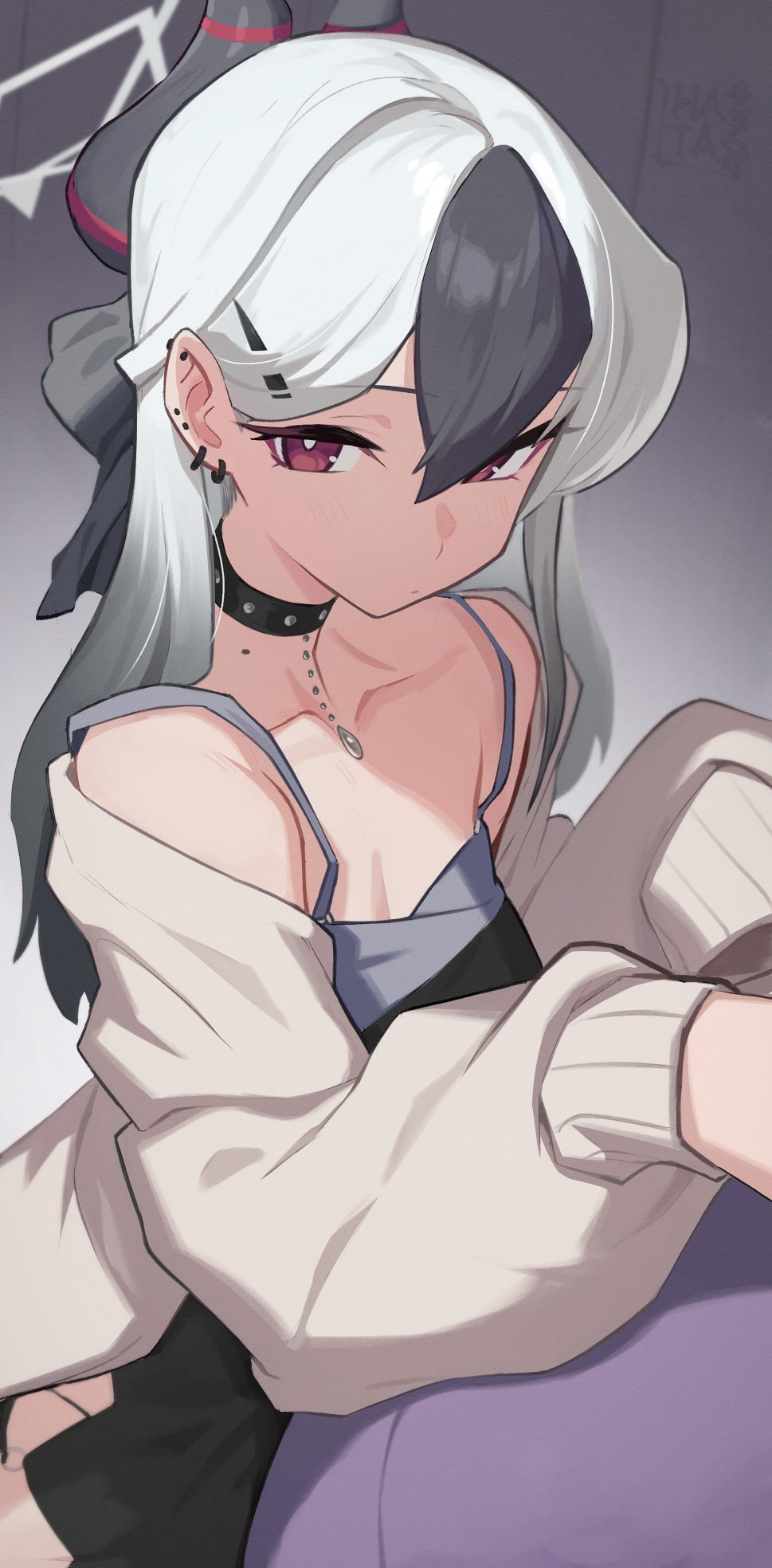 1girl black_choker black_dress black_hair black_horns blue_archive breasts bright_pupils choker cleavage collarbone commentary dress grey_halo grey_sweater halo hata4564 highres horns jewelry kayoko_(blue_archive) kayoko_(dress)_(blue_archive) long_sleeves looking_at_viewer multicolored_hair necklace official_alternate_costume red_eyes sleeveless sleeveless_dress small_breasts solo sweater two-tone_hair white_hair white_pupils