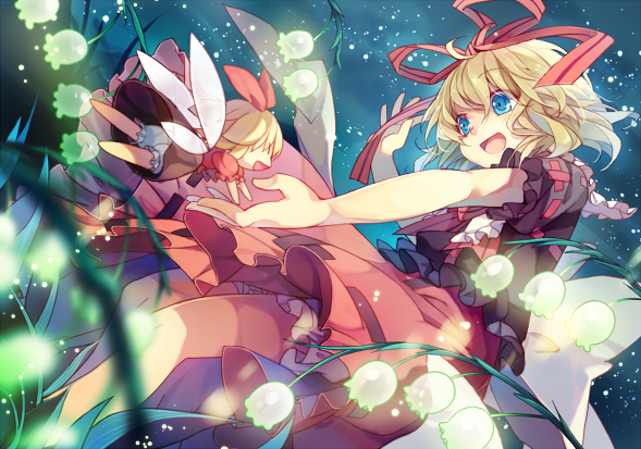 :d blonde_hair blue_eyes dress flower flying hair_ribbon lily_of_the_valley medicine_melancholy open_mouth outstretched_arm ribbon short_hair smile solo su-san touhou wings yayin_(yayin233) |_|