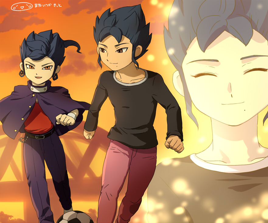 bad_id bad_pixiv_id ball blue_hair brothers closed_eyes inazuma_eleven_(series) inazuma_eleven_go inazuma_eleven_go_chrono_stone male_focus mizuhara_aki multiple_boys siblings smile soccer_ball telstar tsurugi_kyousuke tsurugi_yuuichi