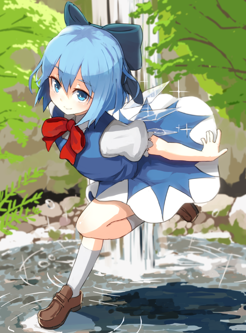blue_eyes blue_hair bow cirno full_body hair_bow kneehighs leaning_forward looking_at_viewer nosuku shoes short_hair smile solo standing standing_on_one_leg touhou water waterfall white_legwear wings