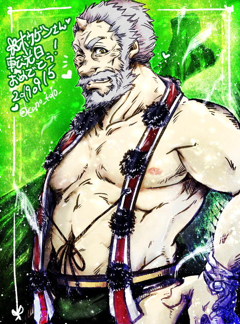 1boy bara beard closed_mouth commentary_request facial_hair feathered_wings feathers green_background green_hakama green_wings grey_hair hakama heart hogen_(housamo) horns inset_border japanese_clothes kano_(kano_to10) looking_at_viewer male_focus muscular muscular_male nipples old old_man one_eye_closed pectorals pom_pom_(clothes) sash short_hair single_horn smile solo thick_eyebrows tokyo_afterschool_summoners translation_request upper_body wings yellow_eyes