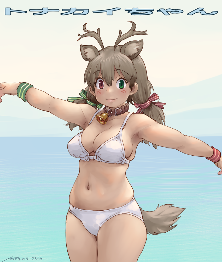 1girl alternate_costume animal_ears antlers bare_shoulders bell bikini blush bow breasts brown_collar brown_hair collar cowboy_shot deer_ears deer_tail extra_ears green_bow green_eyes hair_bow heterochromia kemono_friends long_hair looking_at_viewer midriff multicolored_hair navel neck_bell nyororiso_(muyaa) ocean red_bow red_eyes reindeer_(kemono_friends) reindeer_antlers reindeer_girl smile solo swimsuit tail translation_request twintails white_bikini wristband