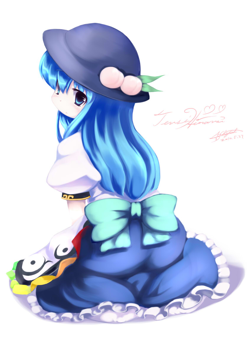 blue_eyes blue_hair bow food fruit hat highres hinanawi_tenshi long_hair looking_back peach simple_background sitting solo touhou tsubasa_(abchipika) white_background