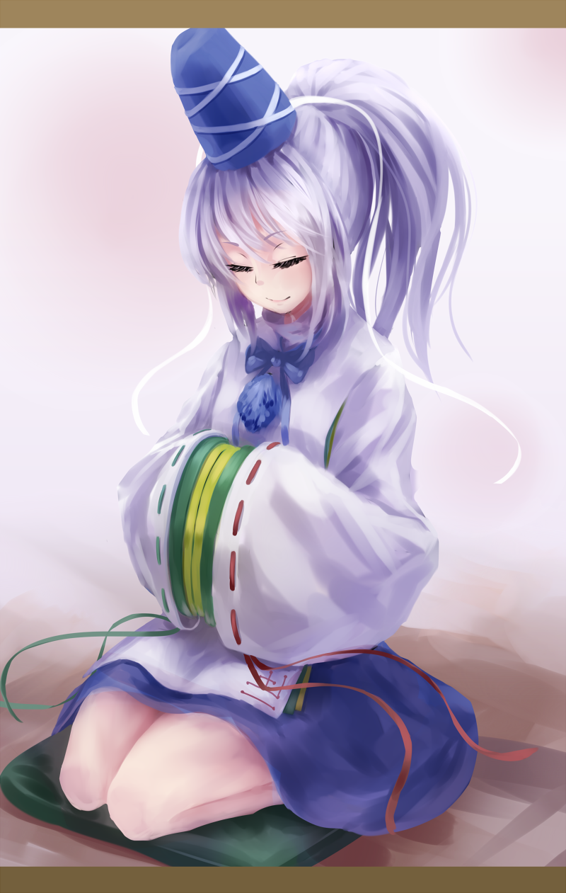 hands_in_opposite_sleeves hands_together hat highres japanese_clothes kachayori kariginu letterboxed long_sleeves mononobe_no_futo ponytail short_hair silver_hair sitting skirt smile solo tate_eboshi touhou wide_sleeves