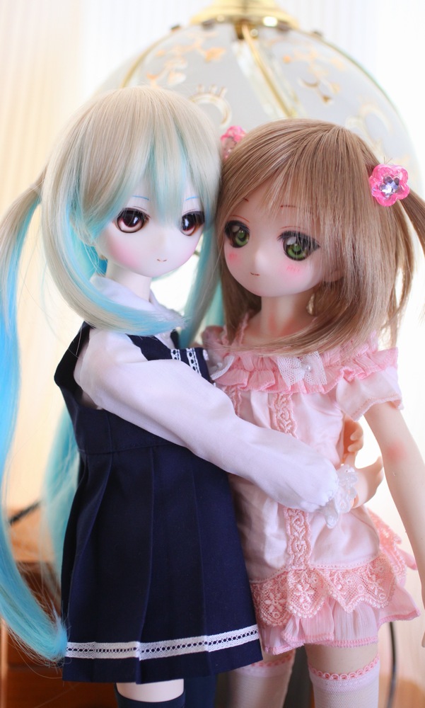 2girls doll dollfie figure figurine photo