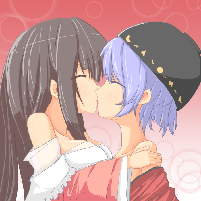 azm_(mochanepore) black_hair houraisan_kaguya kiss long_hair multiple_girls simple_background sukuna_shinmyoumaru touhou yuri