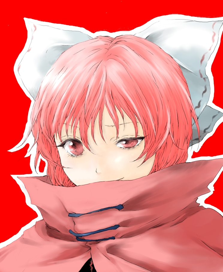 bow cape hair_bow looking_at_viewer matsushiro_sasaka raised_eyebrow red_background red_eyes red_hair sekibanki short_hair simple_background smirk solo touhou upper_body