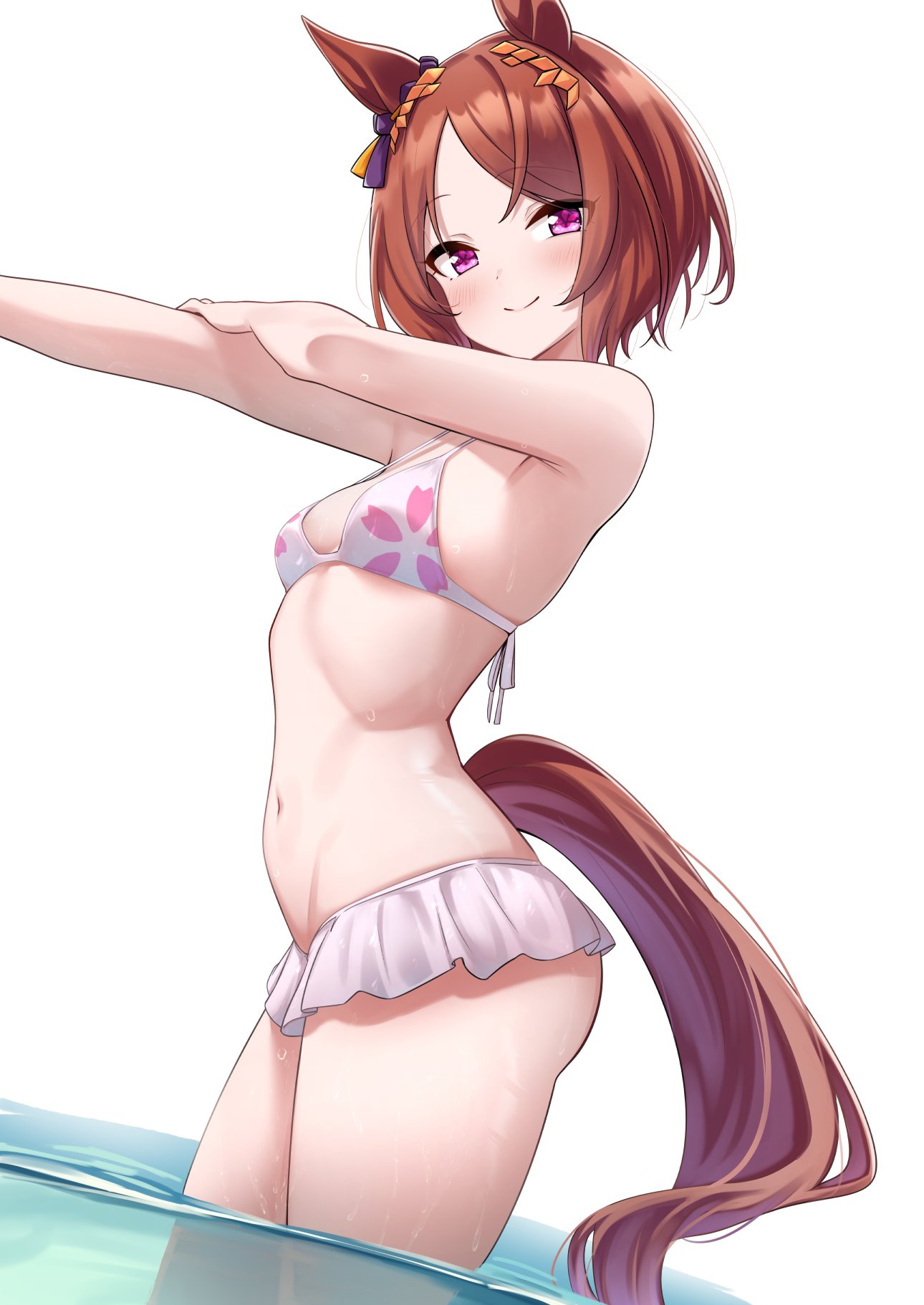 1girl alternate_costume animal_ears armpits bikini blush breasts brown_hair closed_mouth collarbone commentary_request hair_ornament herohero_(higashi_no_dou) highres horse_ears horse_girl horse_tail looking_at_viewer ocean pink_eyes sakura_laurel_(umamusume) small_breasts smile solo swimsuit tail umamusume white_background
