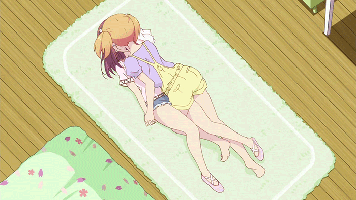 animated animated_gif barefoot blonde_hair feet hand_holding kiss lying pink_hair sakura_trick sonoda_yuu takayama_haruka yuri