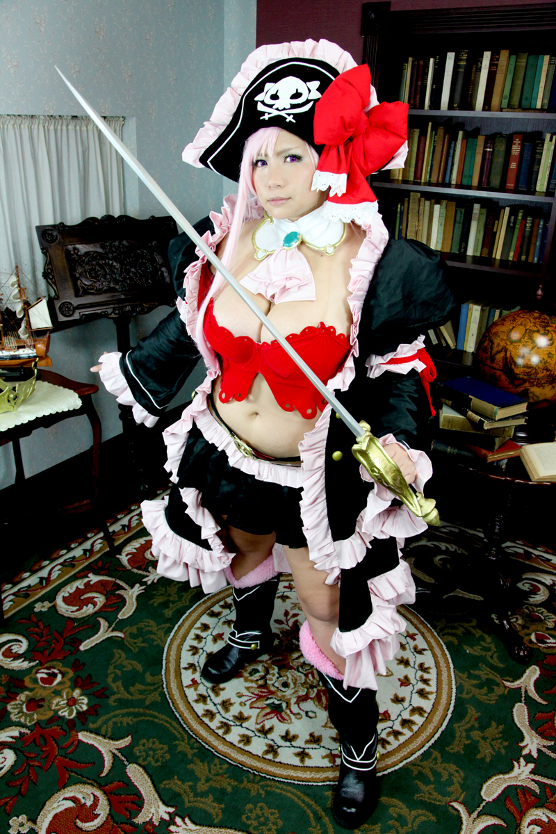 1girl breasts captain_liliana captain_liliana_(cosplay) chouzuki_maryou cosplay hat highres large_breasts photo pink_hair pirate pirate_hat plump purple_eyes queen's_blade queen's_blade queen's_blade_rebellion sword weapon