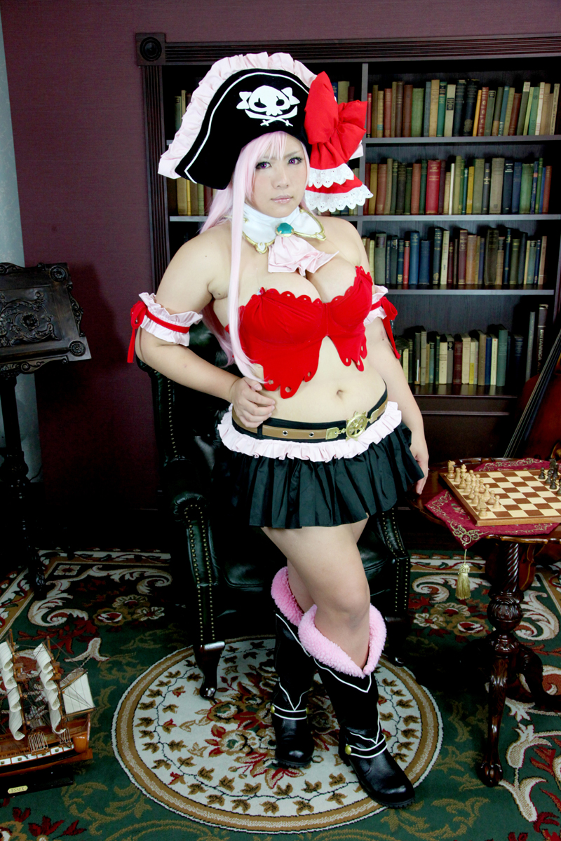 1girl board_game breasts captain_liliana captain_liliana_(cosplay) chess chouzuki_maryou cosplay hat highres large_breasts photo pink_hair pirate pirate_hat plump purple_eyes queen's_blade queen's_blade queen's_blade_rebellion
