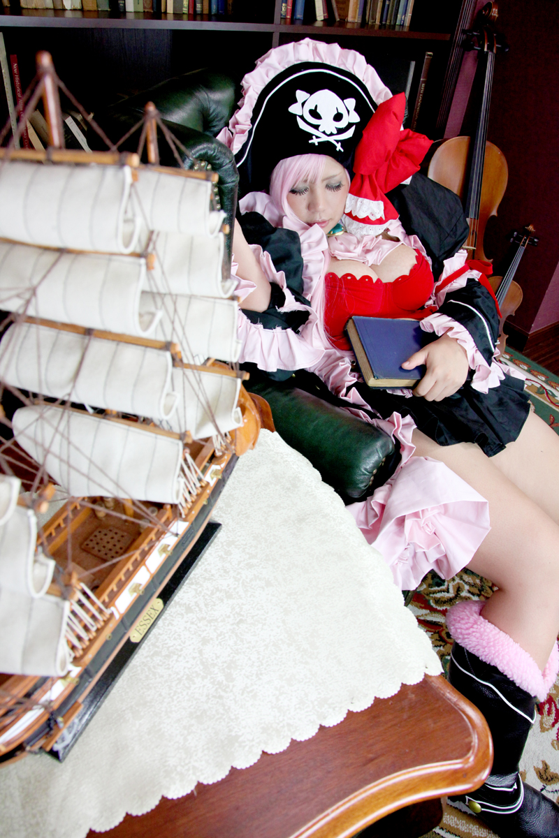 1girl book breasts captain_liliana captain_liliana_(cosplay) chouzuki_maryou cosplay hat highres large_breasts lost_worlds photo pink_hair pirate pirate_hat plump purple_eyes queen's_blade queen's_blade queen's_blade_rebellion