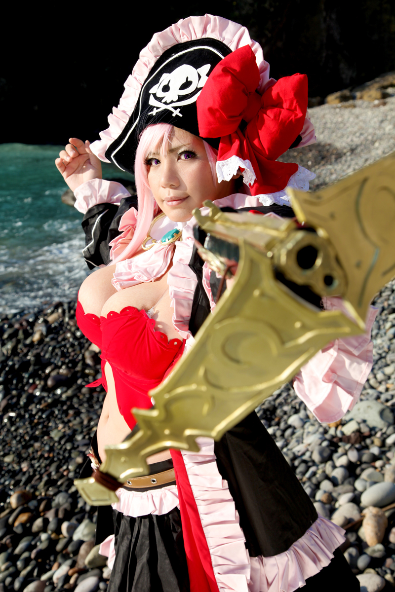 1girl bow_(weapon) breasts captain_liliana captain_liliana_(cosplay) chouzuki_maryou cosplay crossbow hat highres large_breasts photo pink_hair pirate pirate_hat plump purple_eyes queen's_blade queen's_blade queen's_blade_rebellion weapon