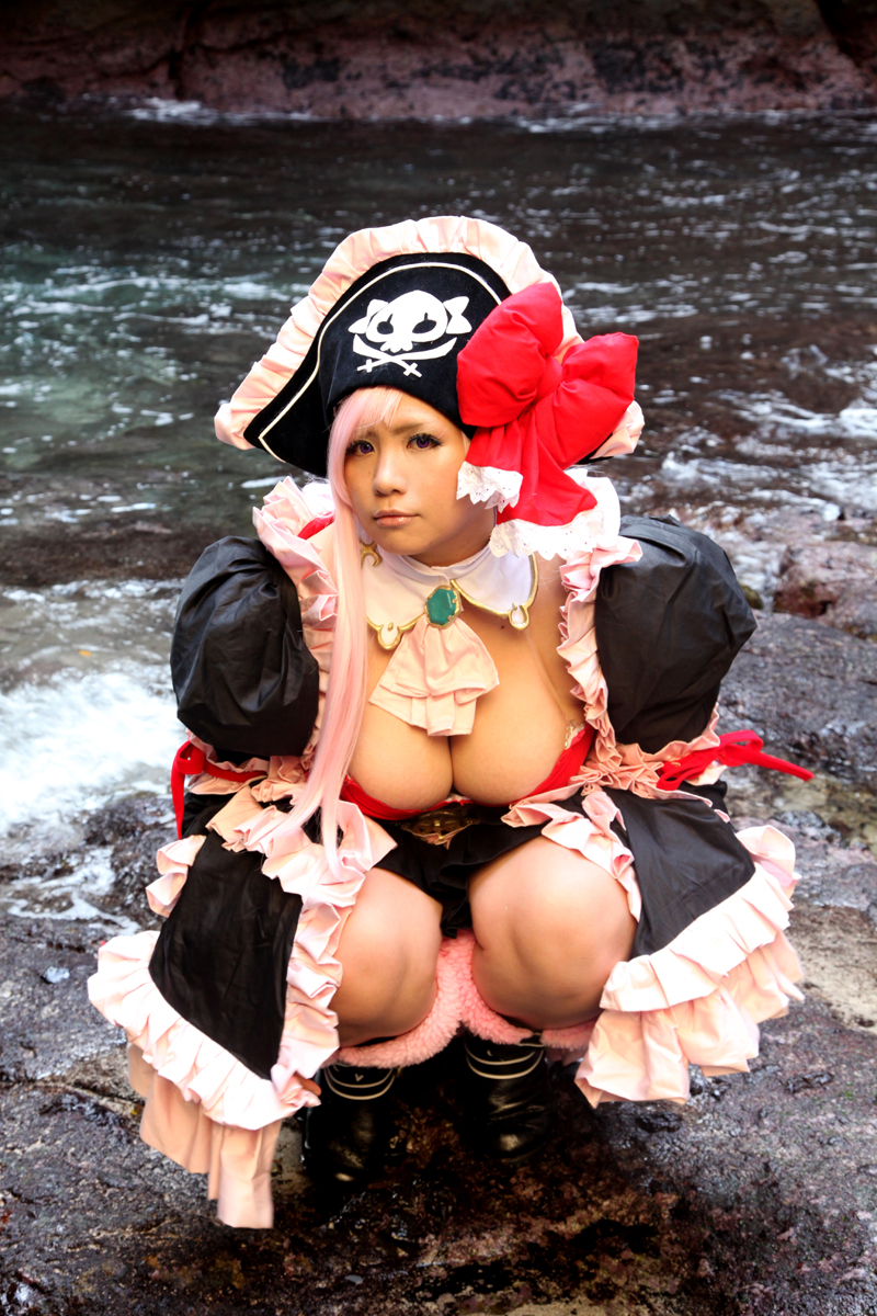 1girl breasts captain_liliana captain_liliana_(cosplay) chouzuki_maryou cosplay hat highres large_breasts photo pink_hair pirate pirate_hat plump purple_eyes queen's_blade queen's_blade queen's_blade_rebellion