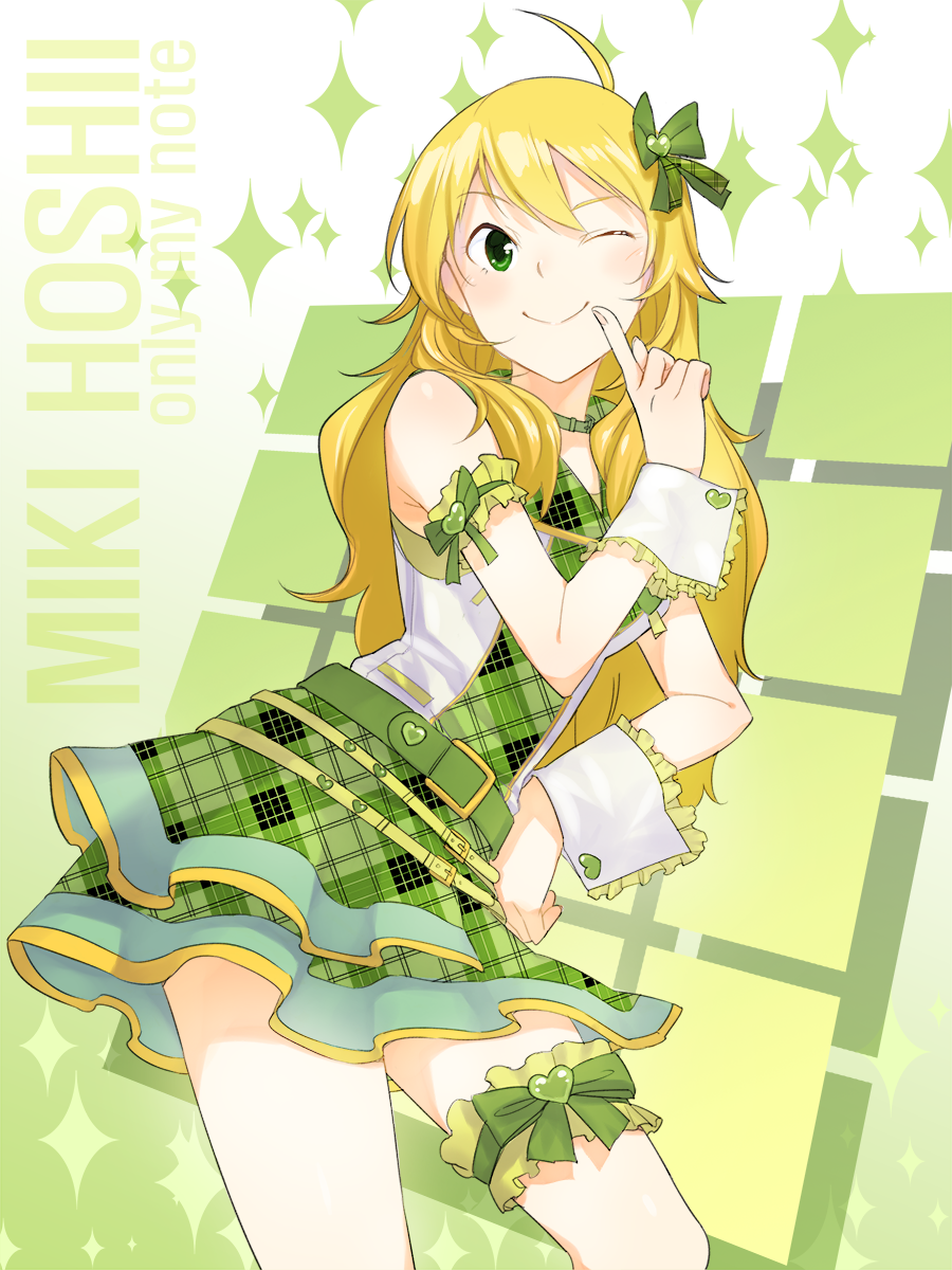 blonde_hair character_name check_my_note costume green_eyes gulim highres hoshii_miki idol idolmaster idolmaster_(classic) idolmaster_one_for_all long_hair one_eye_closed ribbon smile solo