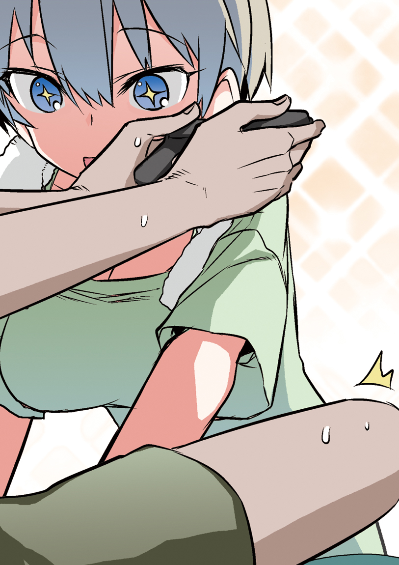 +_+ /\/\/\ 1boy 1girl :d blue_eyes breasts controller eyebrows_visible_through_hair game_controller green_shirt grey_hair hair_between_eyes hitotose_rin large_breasts open_mouth out_of_frame shirt short_hair simple_background smile solo_focus sparkle_background sweat towel towel_around_neck uzaki-chan_wa_asobitai! uzaki_hana