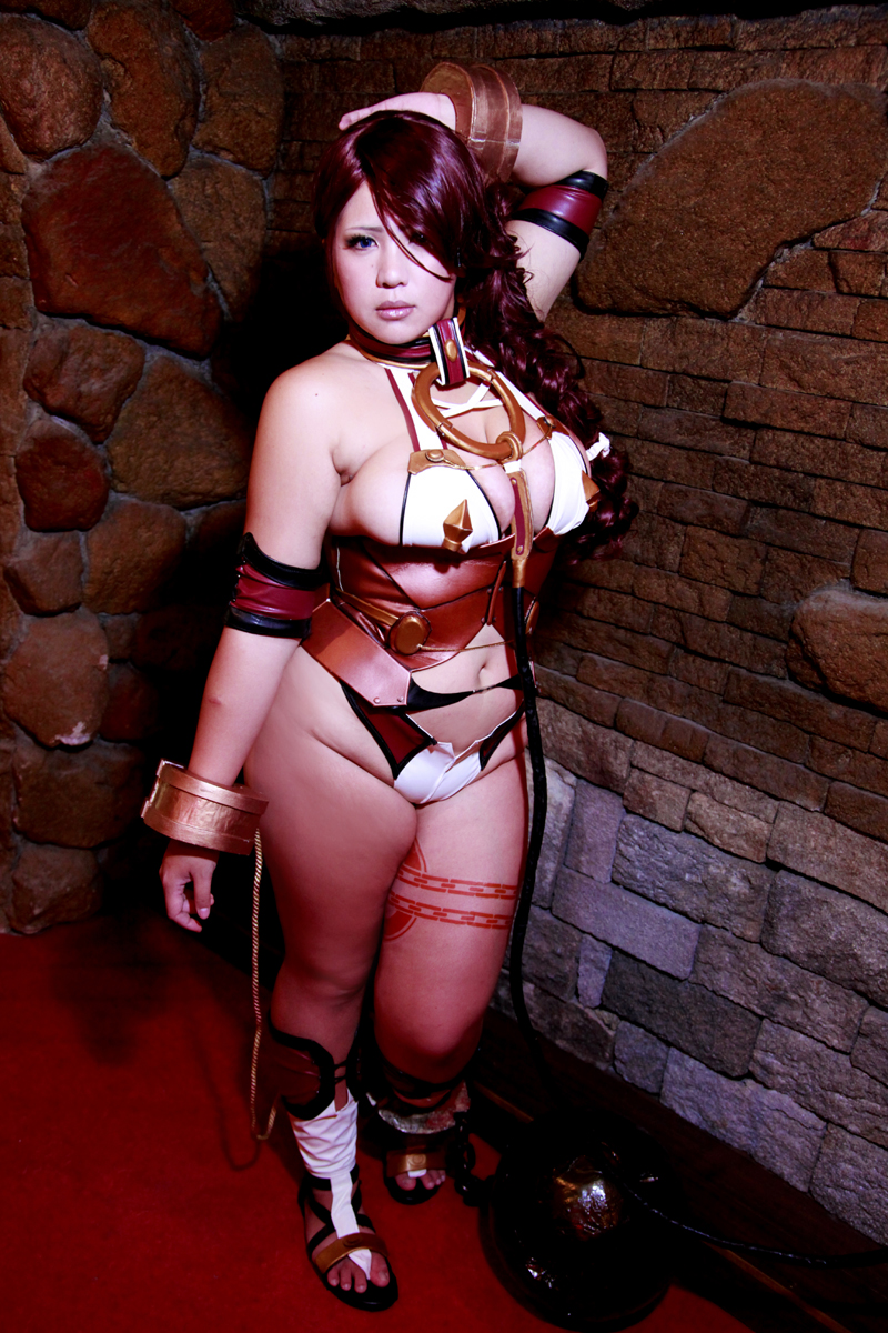 1girl asian blue_eyes branwen branwen_(cosplay) breasts brown_hair chouzuki_maryou cleavage cosplay female heterochromia highres hips large_breasts photo plump queen's_blade queen's_blade_rebellion queen's_blade queen's_blade_rebellion red_eyes solo thick_thighs thighs wide_hips
