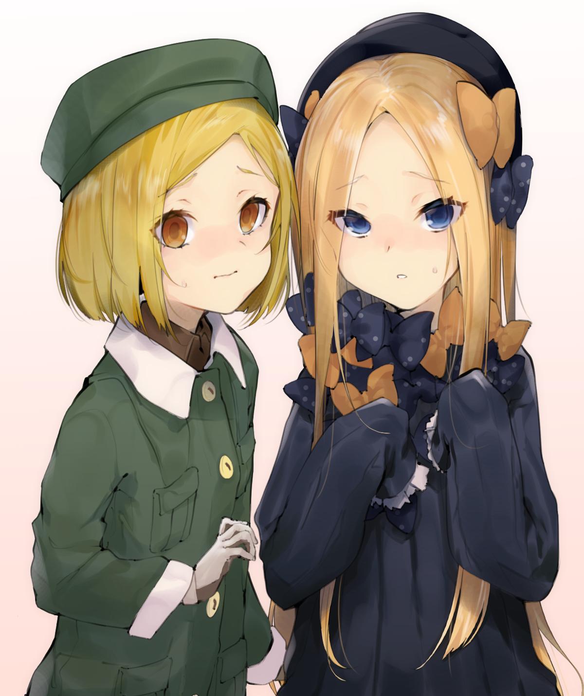 2girls abigail_williams_(fate/grand_order) bangs black_bow black_dress black_hat blonde_hair blue_eyes blush bow brown_background brown_eyes brown_shirt closed_mouth collared_shirt commentary_request dress eyebrows_visible_through_hair fate/grand_order fate_(series) forehead gloves gradient gradient_background green_hat green_jacket grey_gloves hair_bow hat highres jacket long_hair long_sleeves looking_at_viewer multiple_girls orange_bow parted_bangs parted_lips paul_bunyan_(fate/grand_order) polka_dot polka_dot_bow shirt short_hair sleeves_past_fingers sleeves_past_wrists sweat uno_ryoku upper_body very_long_hair