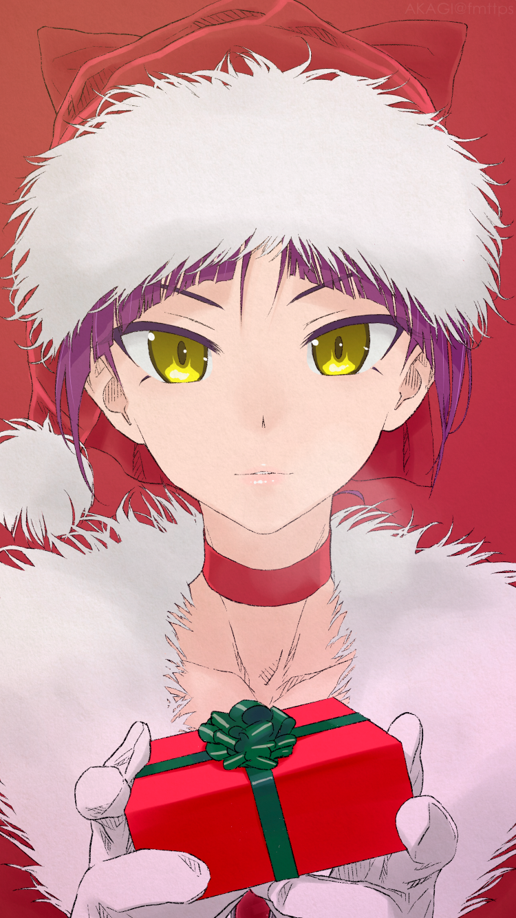 1girl akagi_(fmttps) alternate_costume artist_name bangs bow cat_girl choker closed_mouth commentary eyebrows_visible_through_hair foreshortening fur_collar gegege_no_kitarou gift gloves hair_bow highres holding holding_gift light_smile looking_at_viewer nekomusume nekomusume_(gegege_no_kitarou_6) pointy_ears portrait purple_hair red_background red_bow red_choker santa_costume short_hair solo twitter_username white_gloves yellow_eyes