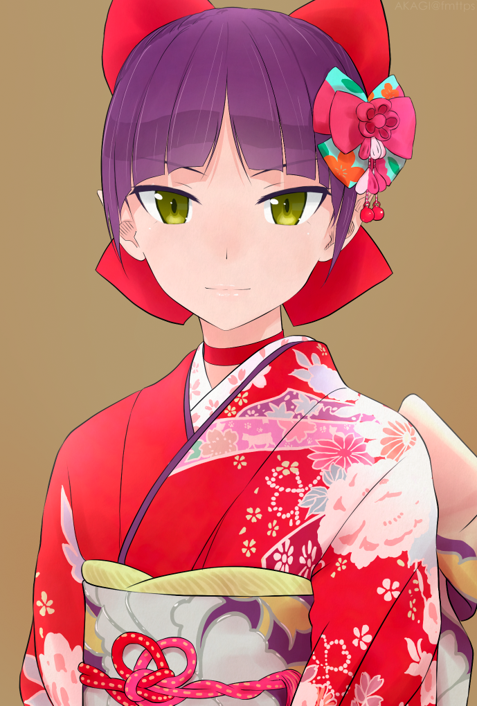 1girl akagi_(fmttps) artist_name bangs bow brown_background cat_girl choker closed_mouth commentary eyebrows_visible_through_hair floral_print gegege_no_kitarou hair_bow hair_ornament japanese_clothes kimono light_smile lips looking_at_viewer nekomusume nekomusume_(gegege_no_kitarou_6) obi pointy_ears print_kimono purple_hair red_bow red_choker red_neckwear sash short_hair solo twitter_username upper_body yellow_eyes