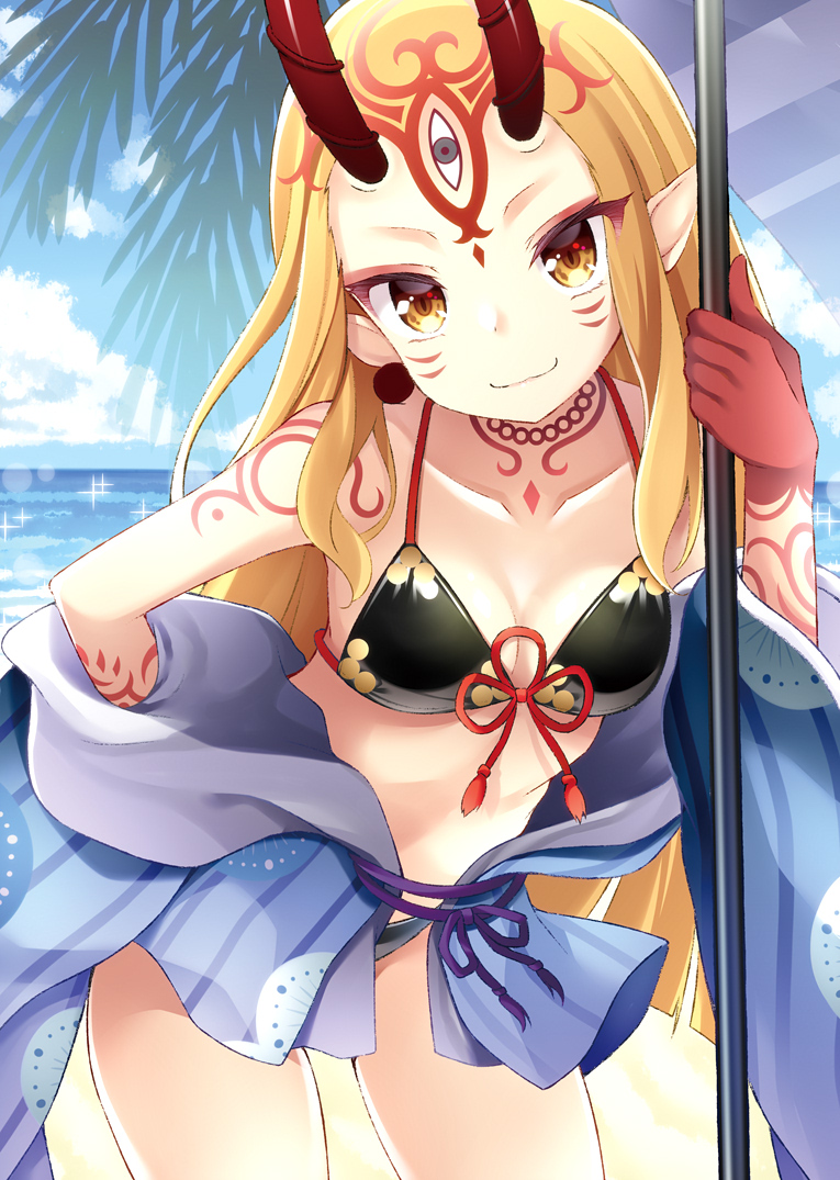 bare_shoulders bikini black_bikini blonde_hair blue_kimono blue_sky brown_eyes closed_mouth cloud collarbone commentary_request day facial_mark fate/grand_order fate_(series) flower_knot forehead_mark front-tie_bikini front-tie_top hand_on_hip hand_up head_tilt horizon horns ibaraki_douji_(fate/grand_order) ibaraki_douji_(swimsuit_lancer)_(fate) japanese_clothes kimono leaning_forward long_hair long_sleeves maccha ocean off_shoulder oni oni_horns outdoors pointy_ears short_kimono sky smile solo sparkle swimsuit very_long_hair water wide_sleeves