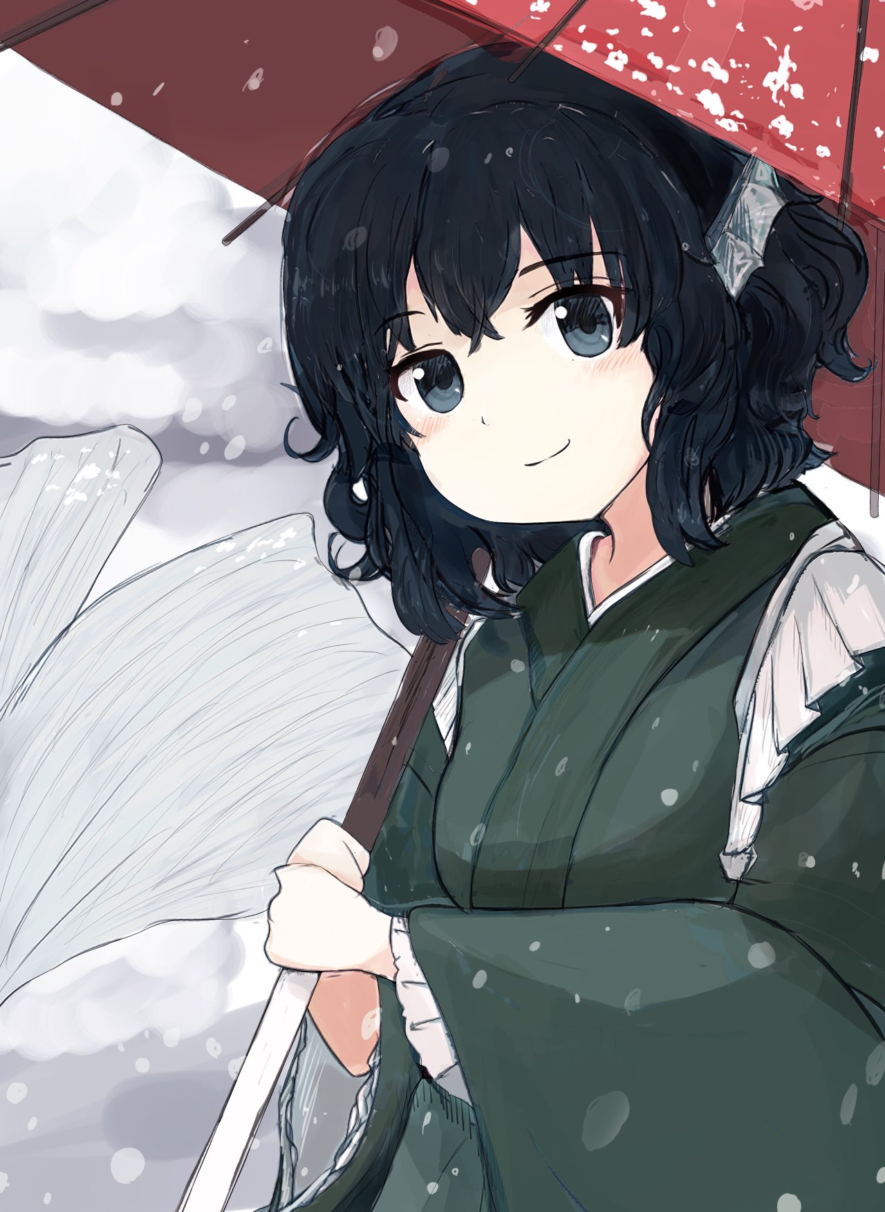 1girl black_hair blue_eyes closed_mouth green_kimono highres holding holding_umbrella japanese_clothes kimono long_sleeves looking_at_viewer morizou_shi rain red_umbrella short_hair smile solo touhou umbrella wakasagihime