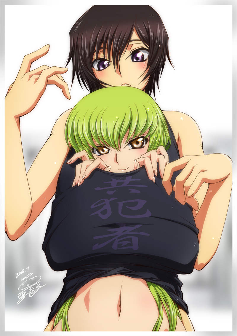1boy 1girl bare_shoulders black_hair blush c.c. code_geass green_hair kaname_aomame lelouch_lamperouge long_hair looking_at_viewer purple_eyes shared_clothes shirt signature simple_background smile yellow_eyes