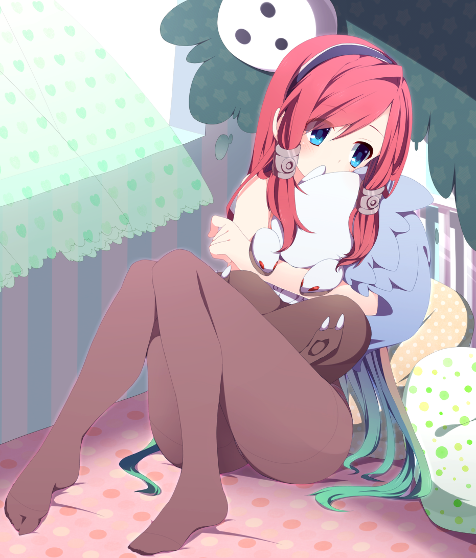 1girl bare_arms bare_shoulders bedroom blazblue blue_eyes commentary_request creature crossed_arms curtains feet full_body grey_pantyhose hair_tubes hairband holding holding_creature indoors knees_up long_hair looking_to_the_side on_bed pantyhose pillow pink_hair purple_hairband shirt sitting sleeveless sleeveless_shirt solo tsubaki_yayoi usamata white_shirt