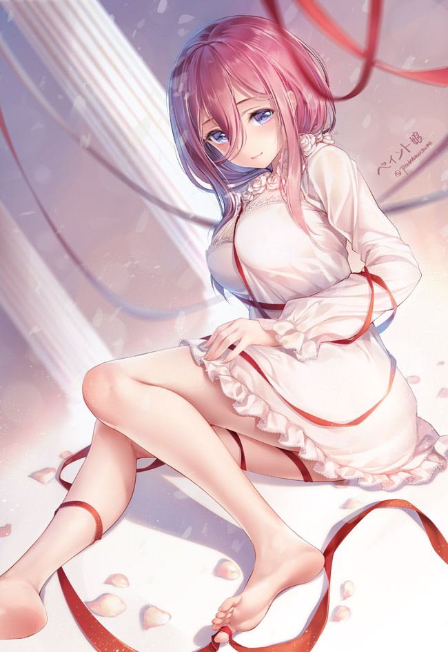 1girl bangs barefoot blue_eyes blush breasts closed_mouth column dress eyebrows_visible_through_hair feet flower frilled_dress frilled_sleeves frills go-toubun_no_hanayome hair_between_eyes knees_together_feet_apart large_breasts legs light_particles long_hair long_sleeves looking_at_viewer nakano_miku petals pillar pink_hair red_ribbon ribbon rose sidelocks signature sitting smile soles solo toes twitter_username white_dress white_flower white_rose youqiniang