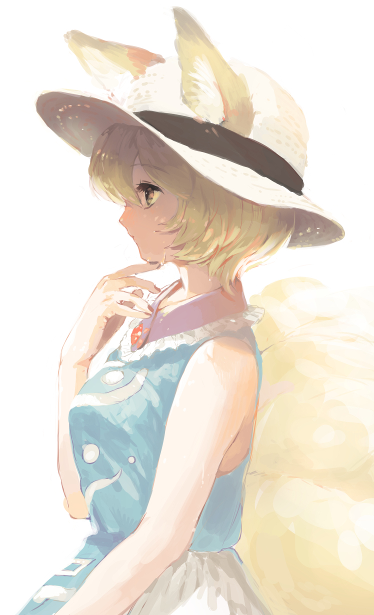 adapted_costume animal_ears bare_arms blonde_hair closed_mouth commentary_request ears_through_headwear expressionless fox_ears fox_tail hat highres profile short_hair simple_background skirt sleeveless solo sun_hat surumeri_(baneiro) sweat tail touhou white_background white_hat white_skirt yakumo_ran yellow_eyes