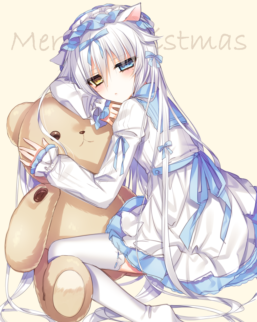 animal_ears bangs beige_background blue_bow blue_eyes blush bow cat_ears closed_mouth dress eyebrows_visible_through_hair frilled_hairband frills hair_between_eyes hair_bow hairband heterochromia long_hair long_sleeves looking_at_viewer looking_to_the_side merry_christmas original ribbon-trimmed_legwear ribbon_trim silver_hair simple_background sitting sleeves_past_wrists solo stuffed_animal stuffed_toy teddy_bear thighhighs tsukikage_nemu very_long_hair wariza white_dress white_legwear yellow_eyes
