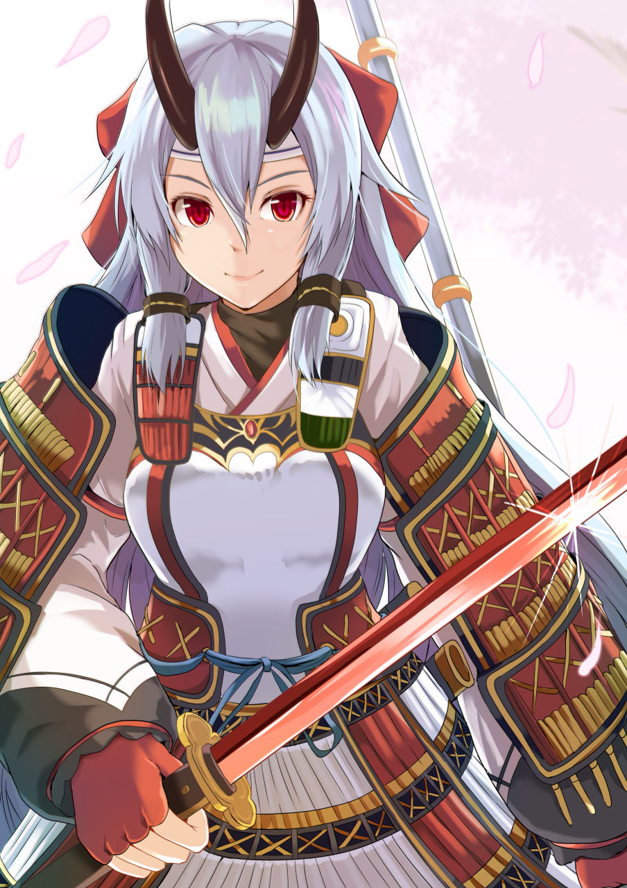 armor commentary_request fate/grand_order fate_(series) highres holding kanzaki_kureha katana long_hair looking_at_viewer oni_horns red_eyes silver_hair smile solo sword tomoe_gozen_(fate/grand_order) weapon