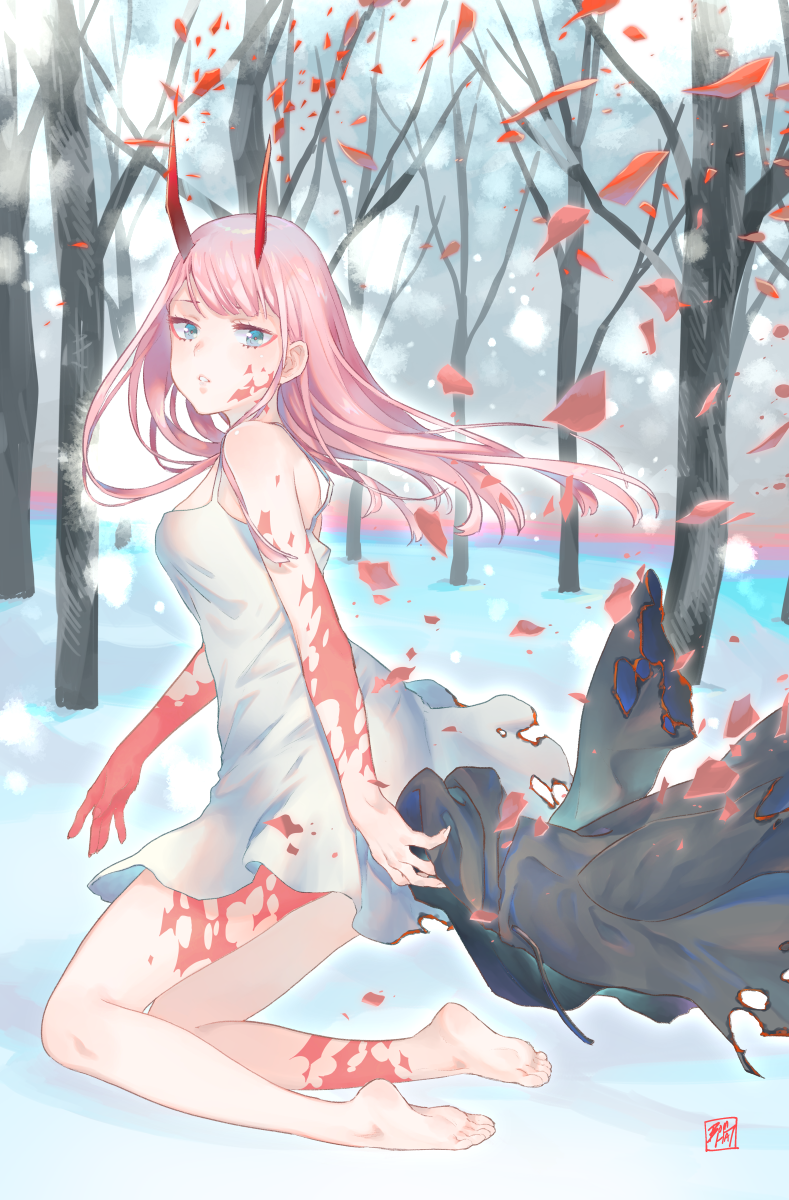 1girl barefoot blue_eyes bomhat corset darling_in_the_franxx dress floating_hair full_body highres horns kneeling long_hair looking_at_viewer outdoors parted_lips pink_hair short_dress sleeveless sleeveless_dress snowing soles solo torn_clothes torn_dress tree white_dress zero_two_(darling_in_the_franxx)